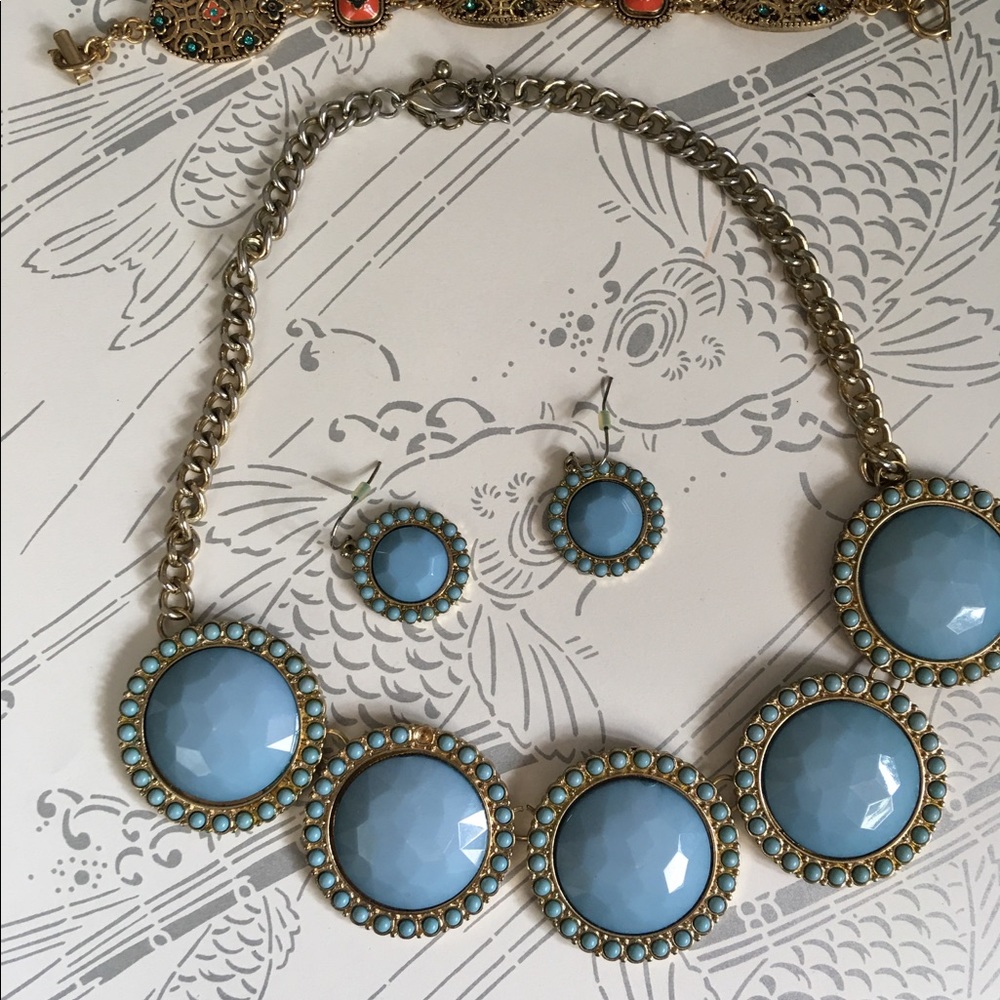 Costume jewelry statement necklace and earrings
